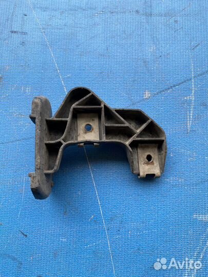 Салазка бампера передняя левая на BMW E39