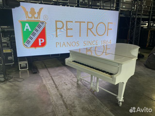 Концертный рояль Petrof