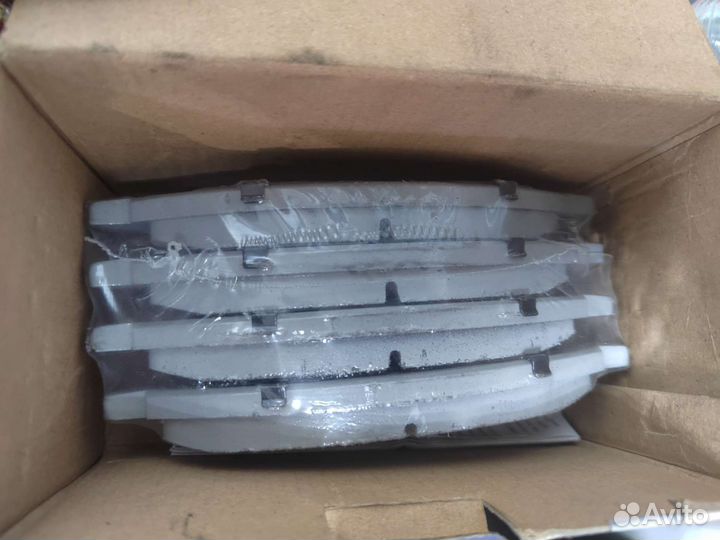 Колодки передние Mitsubishi L200 / Pajero Sport