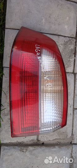 Задний левый фонарь на renault Laguna 2