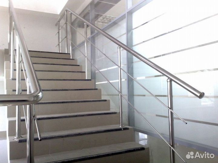 Ограждение из полированной нержавеющей стали