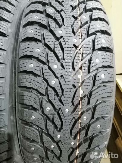 Nokian Tyres Hakkapeliitta 9 SUV 215/65 R16