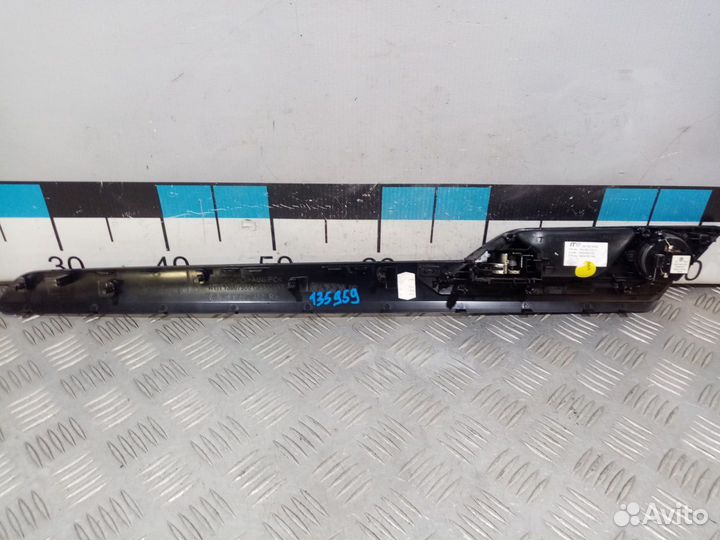 Б/У Накладка обшивки двери задняя правая#001