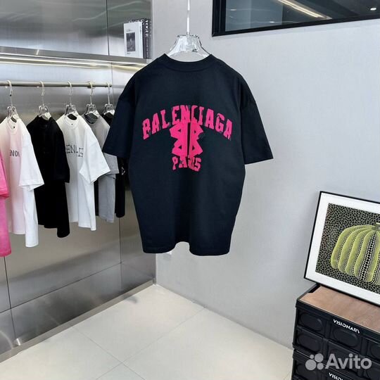 Стильная футболка Balenciaga