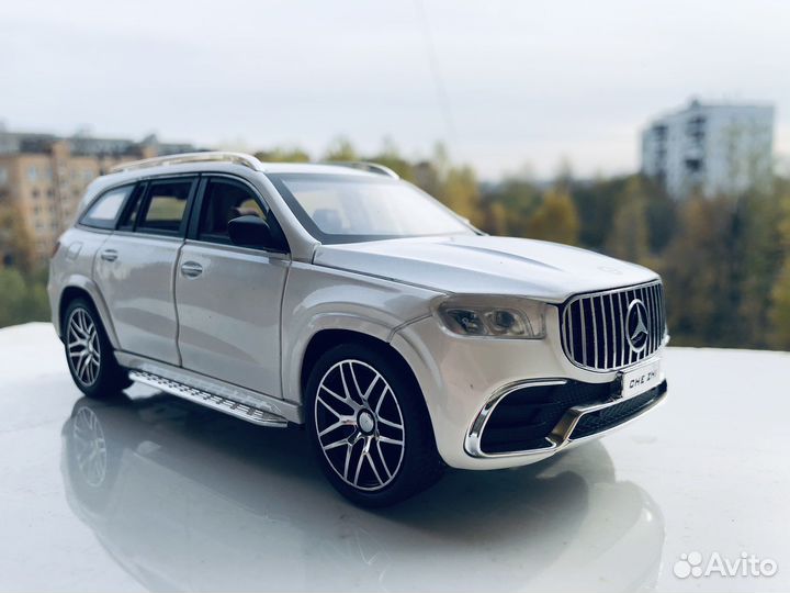 Модель металлической машинки Mercedes GLS