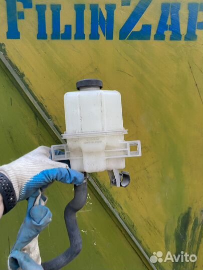 Расширительный бачок Toyota Prius 50/55