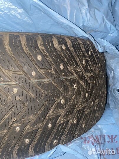 Nokian Tyres Hakkapeliitta 8 245/40 R20 и 275/35 R20 106V