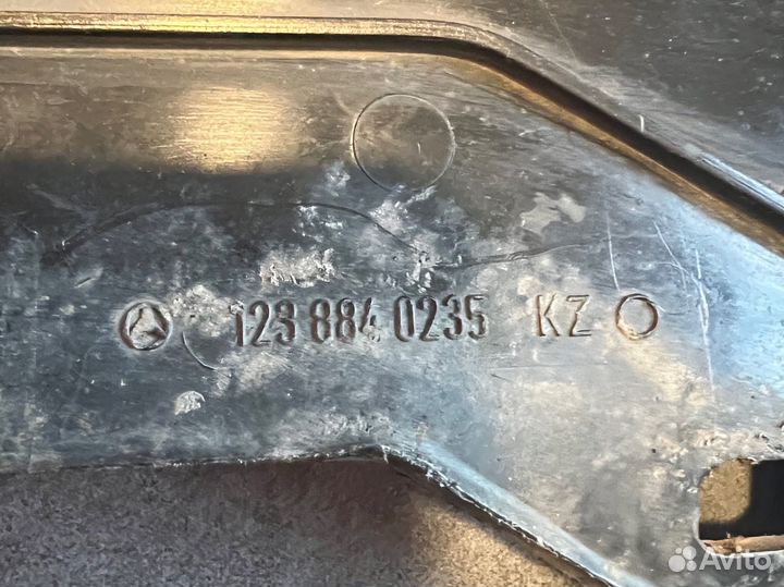 Пыльник крыла правого mercedes w123