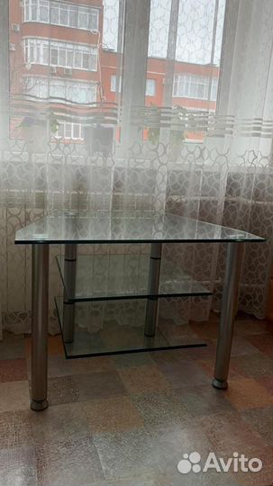 Стеклянная тумба для телевизора