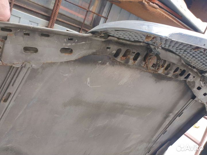 Капот на мерседес 124