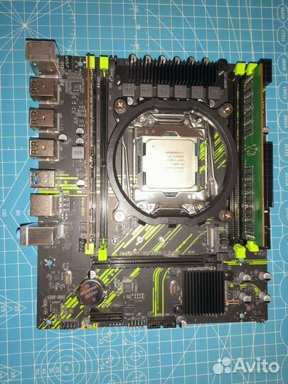Материнская плата с процессором и памятью