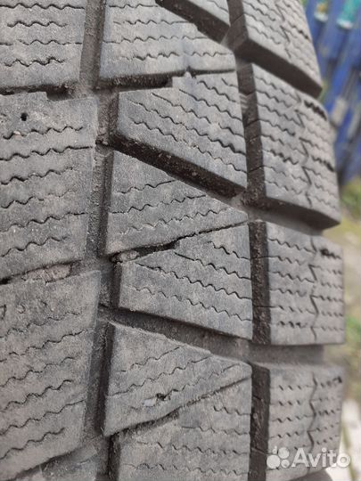 Bridgestone Blizzak Revo GZ 215/65 R16
