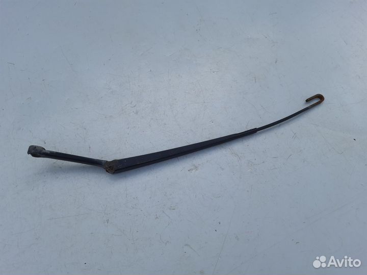 Поводок стеклоочистителя правый Ауди А6 С5