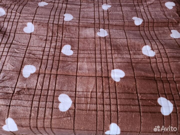 Пледы и покрывало новые