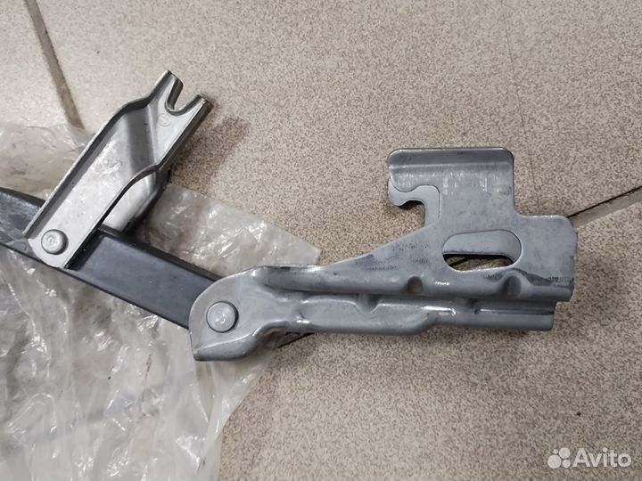 Петля крышки багажника правый Haima M3