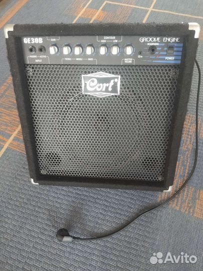 Басовый комбоусилитель