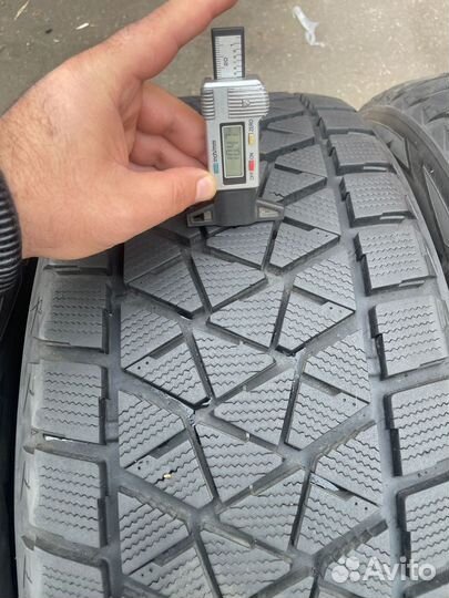 Bridgestone Blizzak DM-V2 285/45 R22 110T