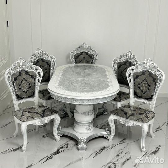 Стол и стулья 