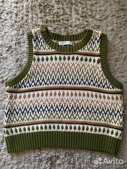 Вязаный жилет