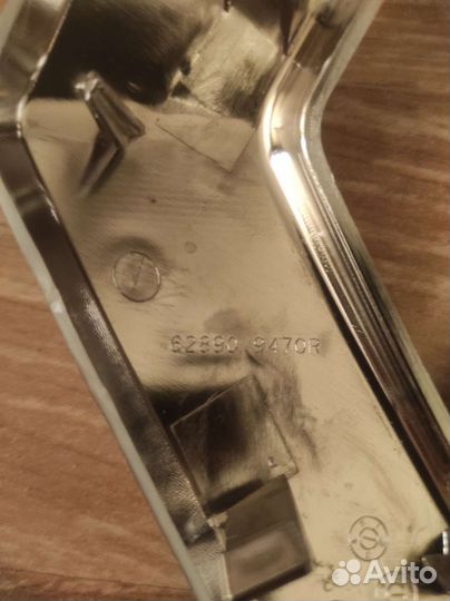 Эмблема решетки радиатора Renault