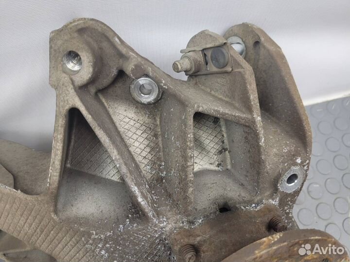 Кулак поворотный задний правый Mini Clubman R55