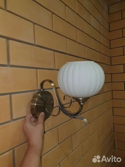 Люстры и 2 светильника