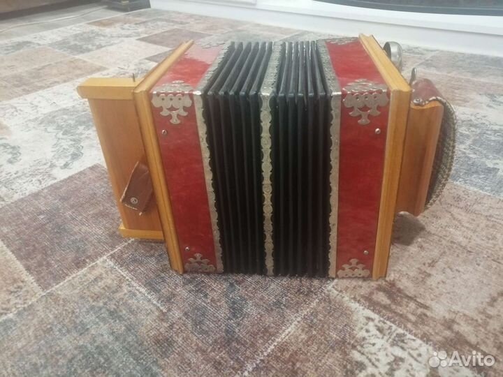 Гармонь Саратовская