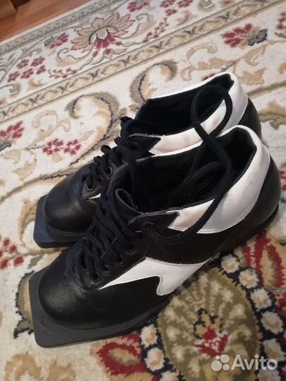 Лыжные ботинки