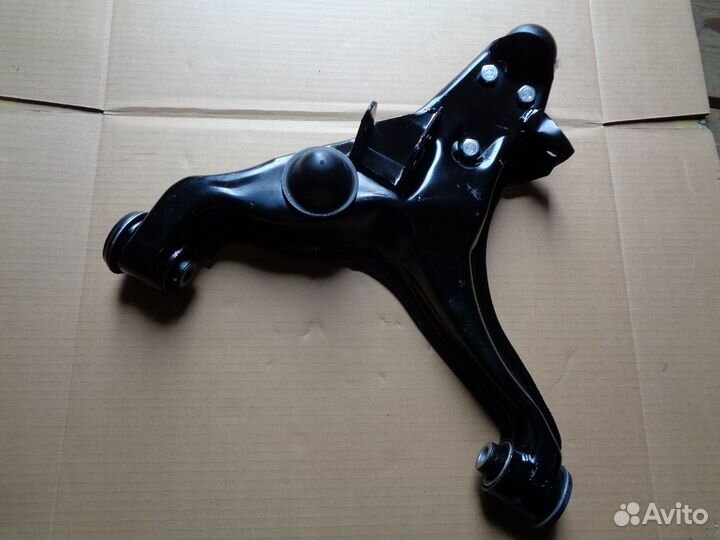 Рычаг передний нижний левый Мицубиси Паджеро 3