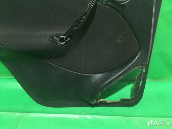 Обшивка боковой двери задняя левая Mercedes C200