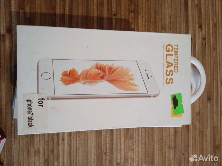 Защитные стекла на телефоны