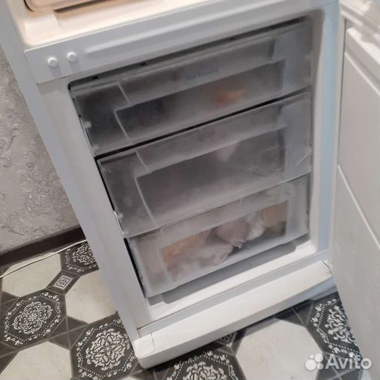 Холодильник indesit в идеальном состоянии