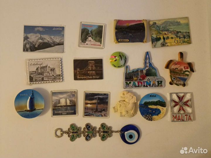 Магниты и брелки из разных стран и городов