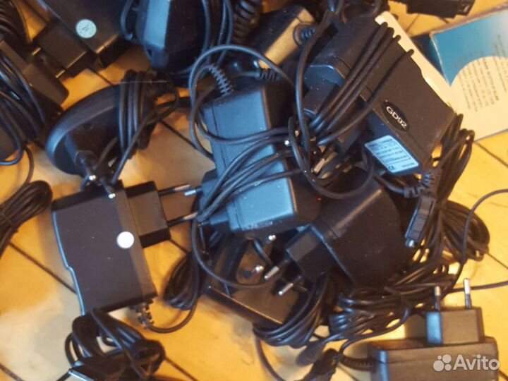 Зарядки старые для мобильных