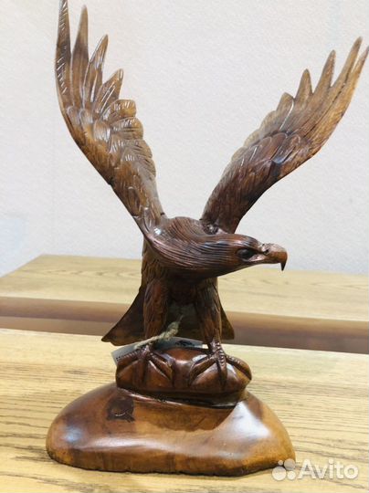 Орел из дерева