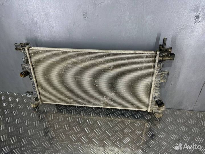 Радиатор основной Ford Focus 3 с дефектом