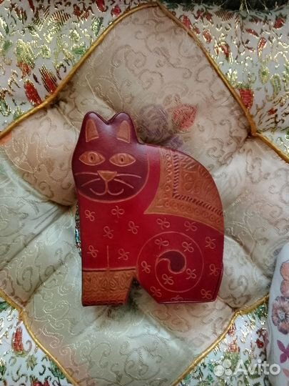 Статуэтки кошки из личной коллекции