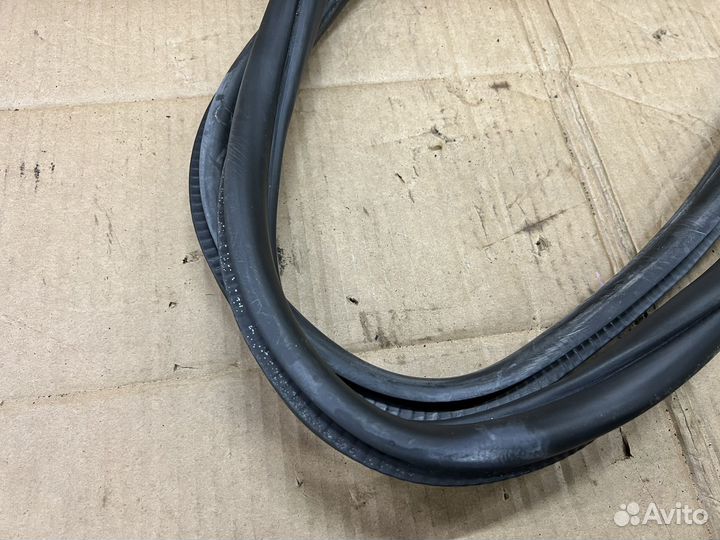 Уплотнитель задней левой двери bmw f30