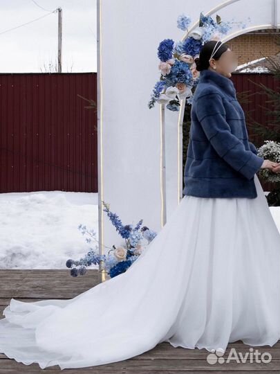 Свадебное платье со шлейфом 42 44 46