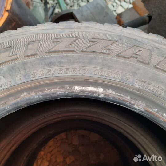 Bridgestone Blizzak DM-V1 225/65 R17