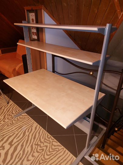 Компьютерный стол. IKEA.frederik