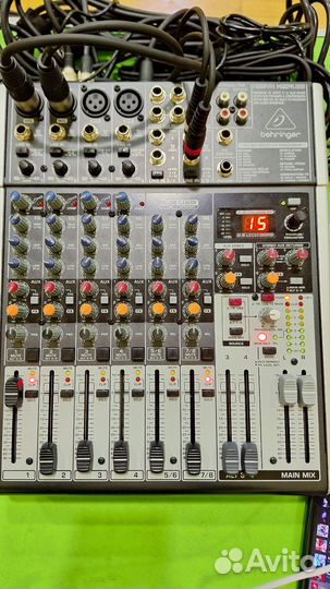Микшерный пульт behringer
