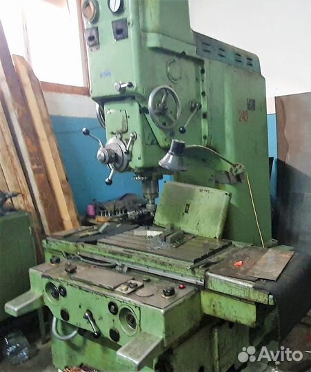 Координатно-расточной станок 2В440А