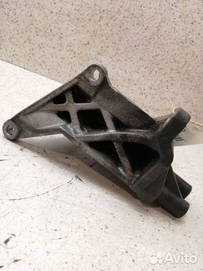 Кронштейн компрессора кондиционера Subaru Legacy