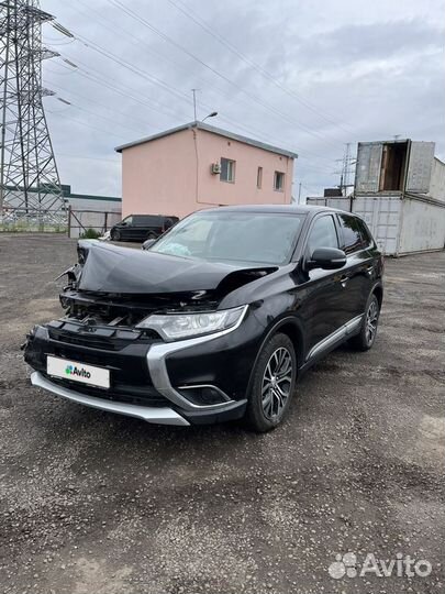 Mitsubishi Outlander 2.0 CVT, 2017, битый, 80 000 км