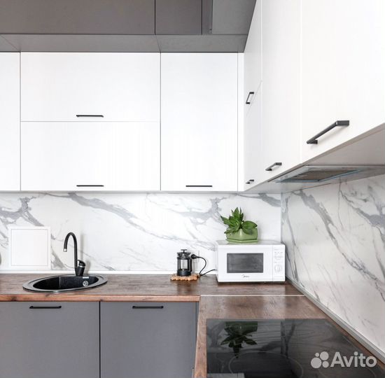 Угловая в потолок кухня на заказ