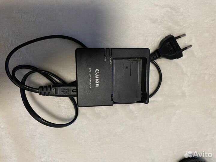 Зеркальный фотоаппарат canon 700D