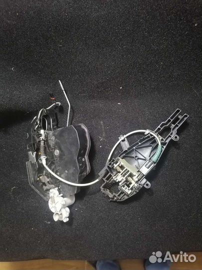 Замок водительской двери tiguan