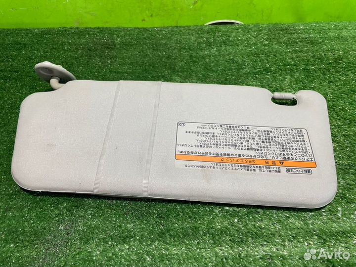 Козырек солнцезащитный toyota wish ZNE10 1zzfe 2006 Перед. Прав