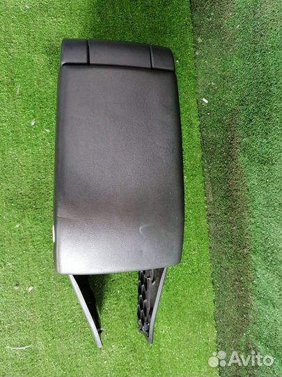 Бардачок между сиденьями Volvo Xc70